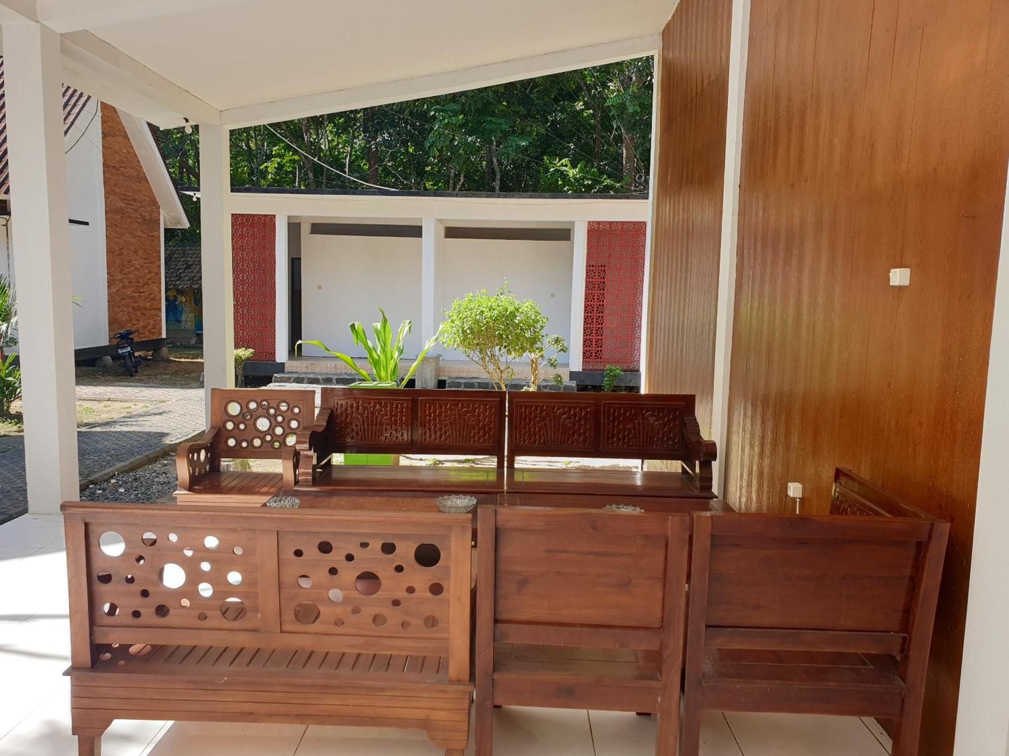 Capital O 92612 Penginapan D'Alas Purwo & Beachnearpadang Savana Sadengan 바뉴왕기 외부 사진