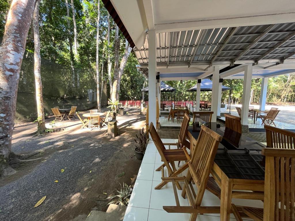 Capital O 92612 Penginapan D'Alas Purwo & Beachnearpadang Savana Sadengan 바뉴왕기 외부 사진
